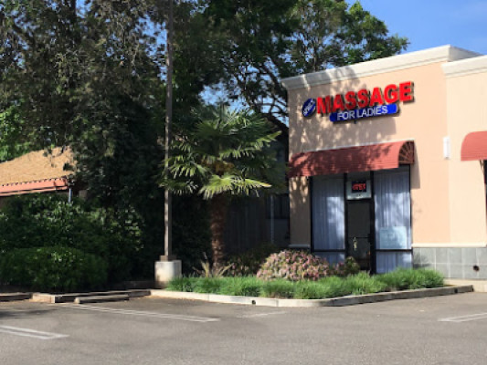 April&rsquo;s Massage