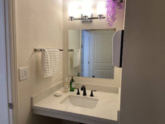 Sunshine therapist wellness center