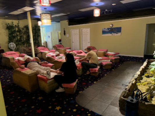 Moon massage parlor
